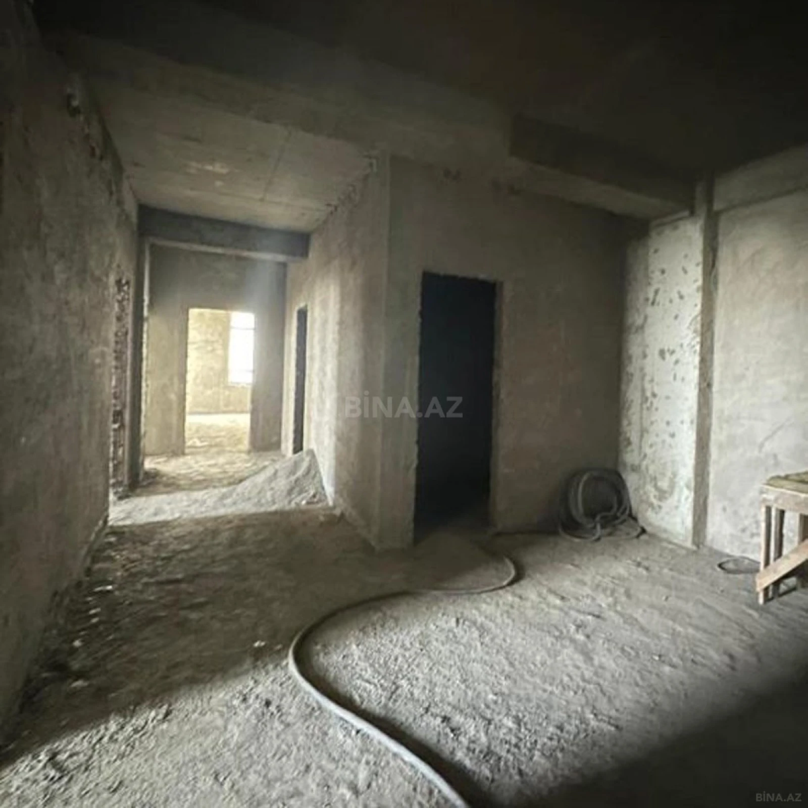 Satılır 3 otaqlı mənzil 163.3 m²