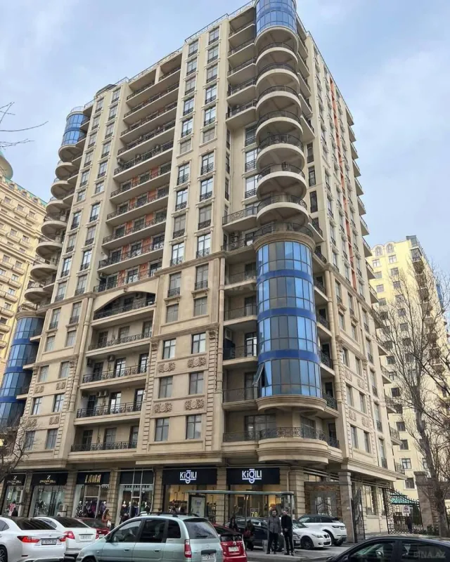 Satılır 3 otaqlı mənzil 163.3 m²