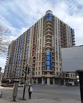 Satılır 3 otaqlı mənzil 163.3 m²