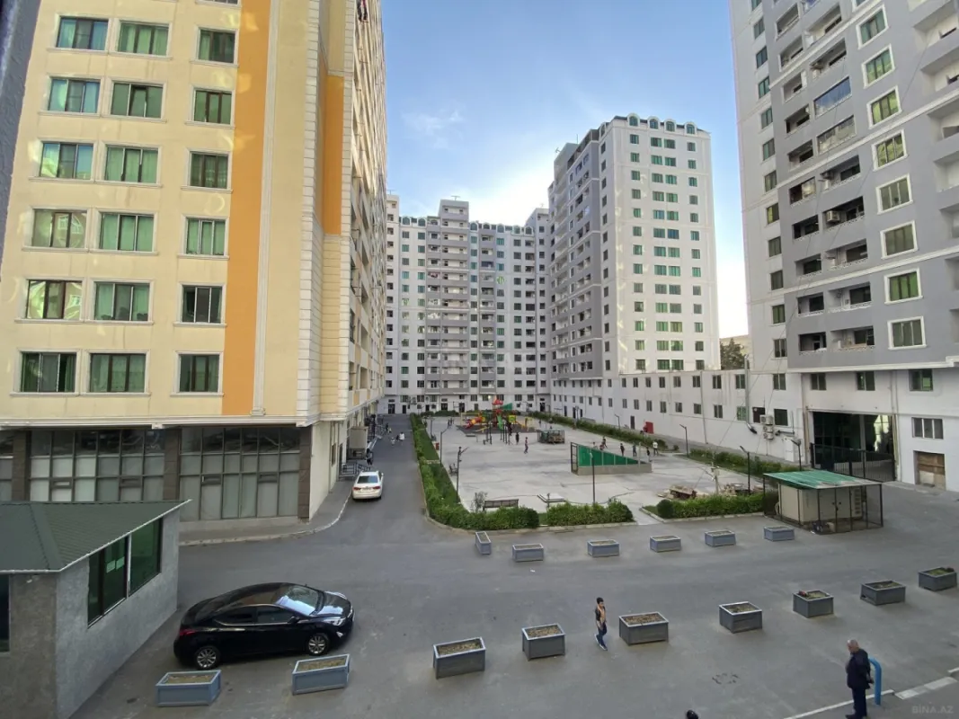Satılır 4 otaqlı mənzil 165 m²