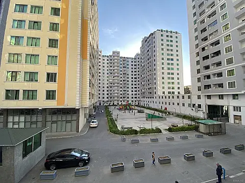 Satılır 4 otaqlı mənzil 165 m²