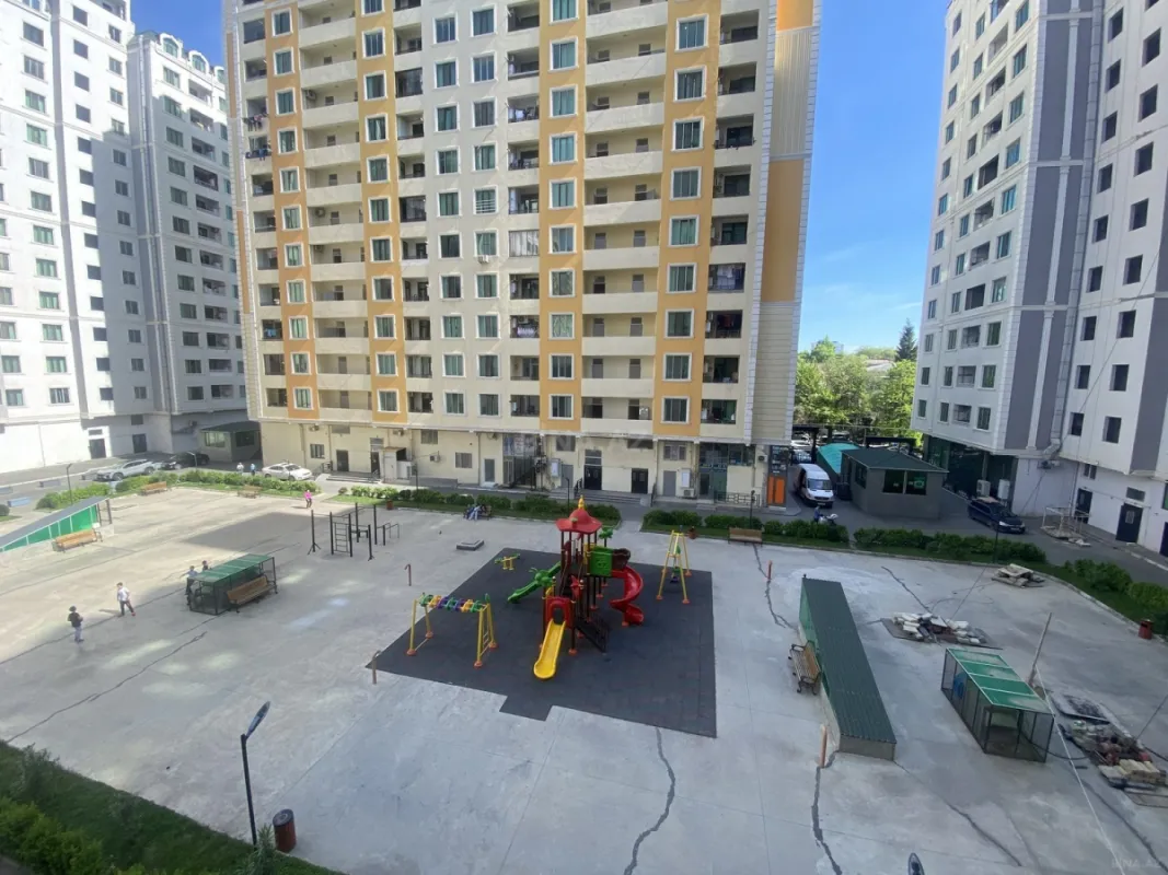 Satılır 4 otaqlı mənzil 165 m²