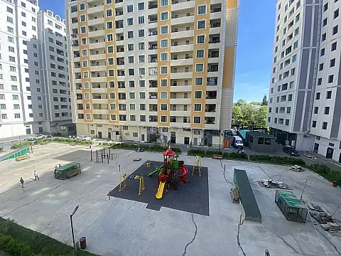 Satılır 4 otaqlı mənzil 165 m²