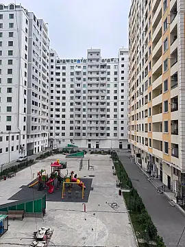 Satılır 4 otaqlı mənzil 165 m²