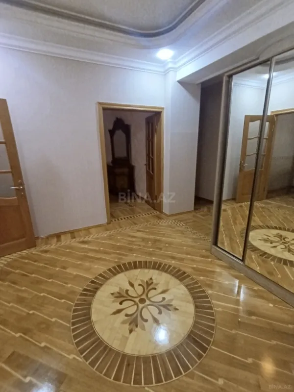 Kirayə verilir 3 otaqlı mənzil 130 m²