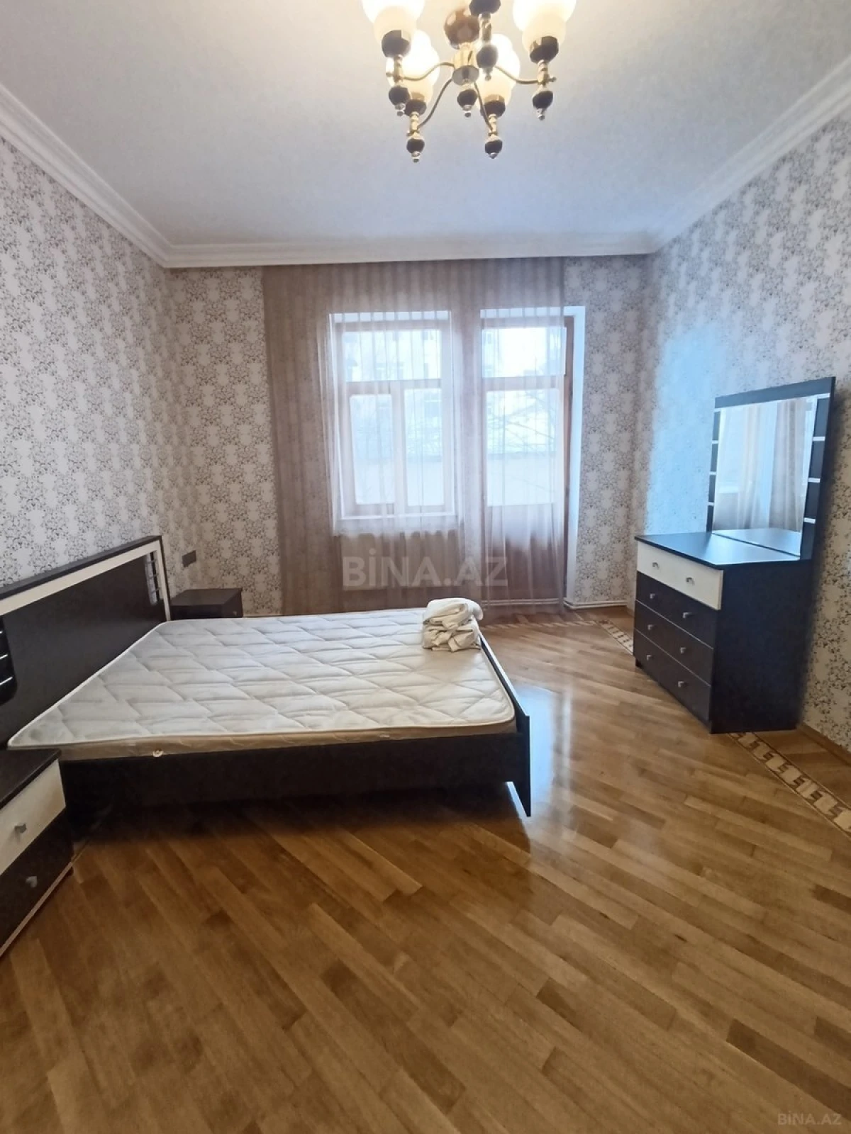 Kirayə verilir 3 otaqlı mənzil 130 m²