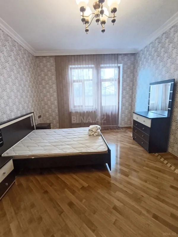 Kirayə verilir 3 otaqlı mənzil 130 m²