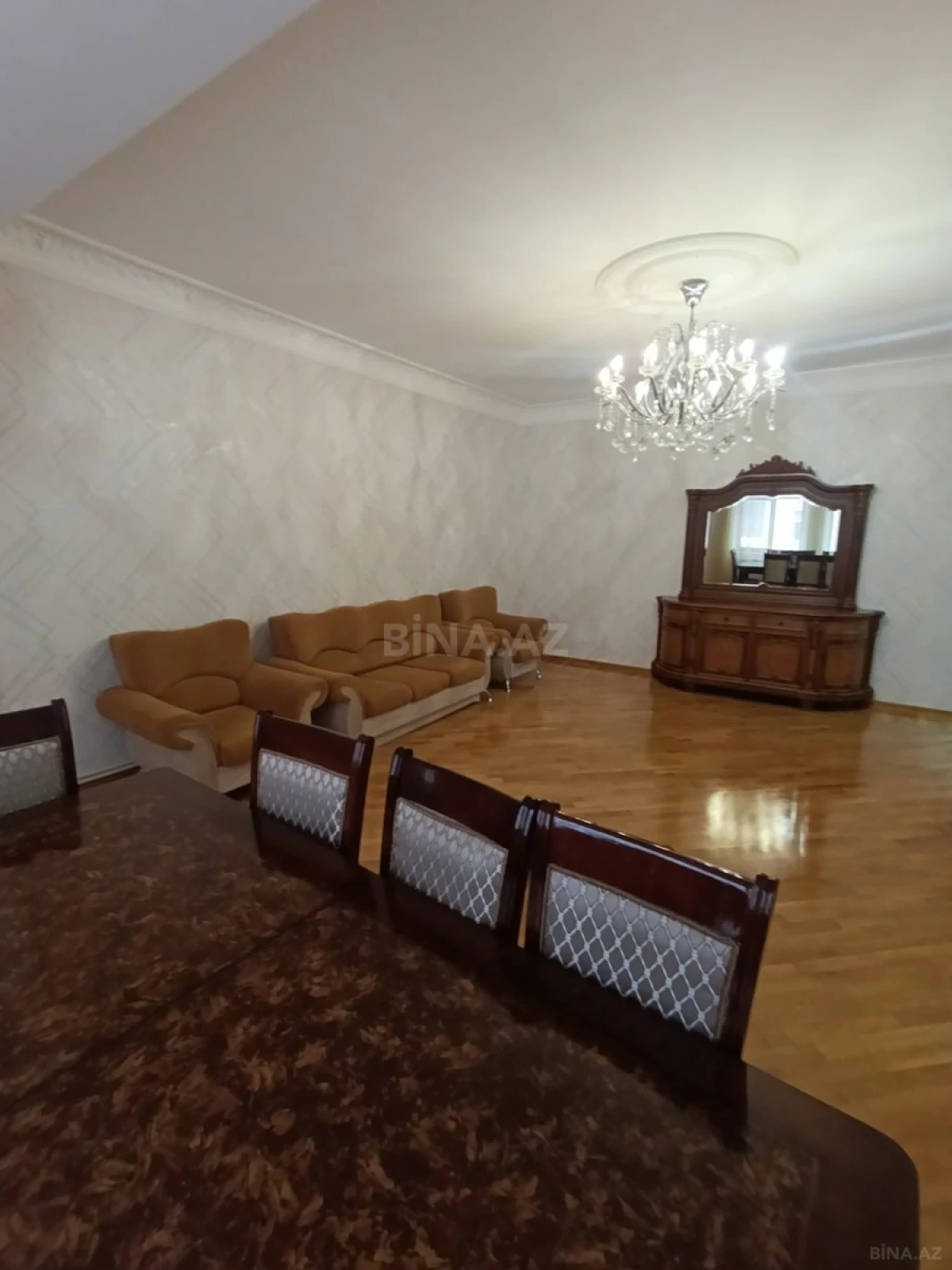 Kirayə verilir 3 otaqlı mənzil 130 m²