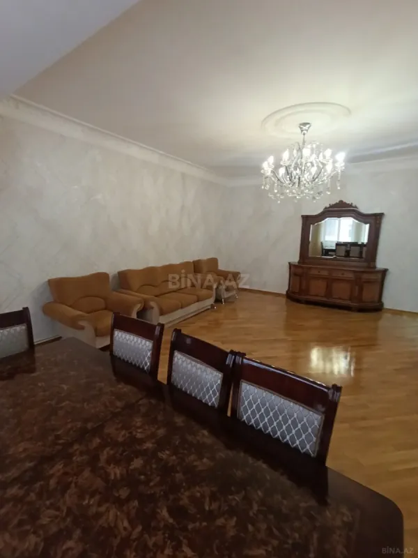 Kirayə verilir 3 otaqlı mənzil 130 m²
