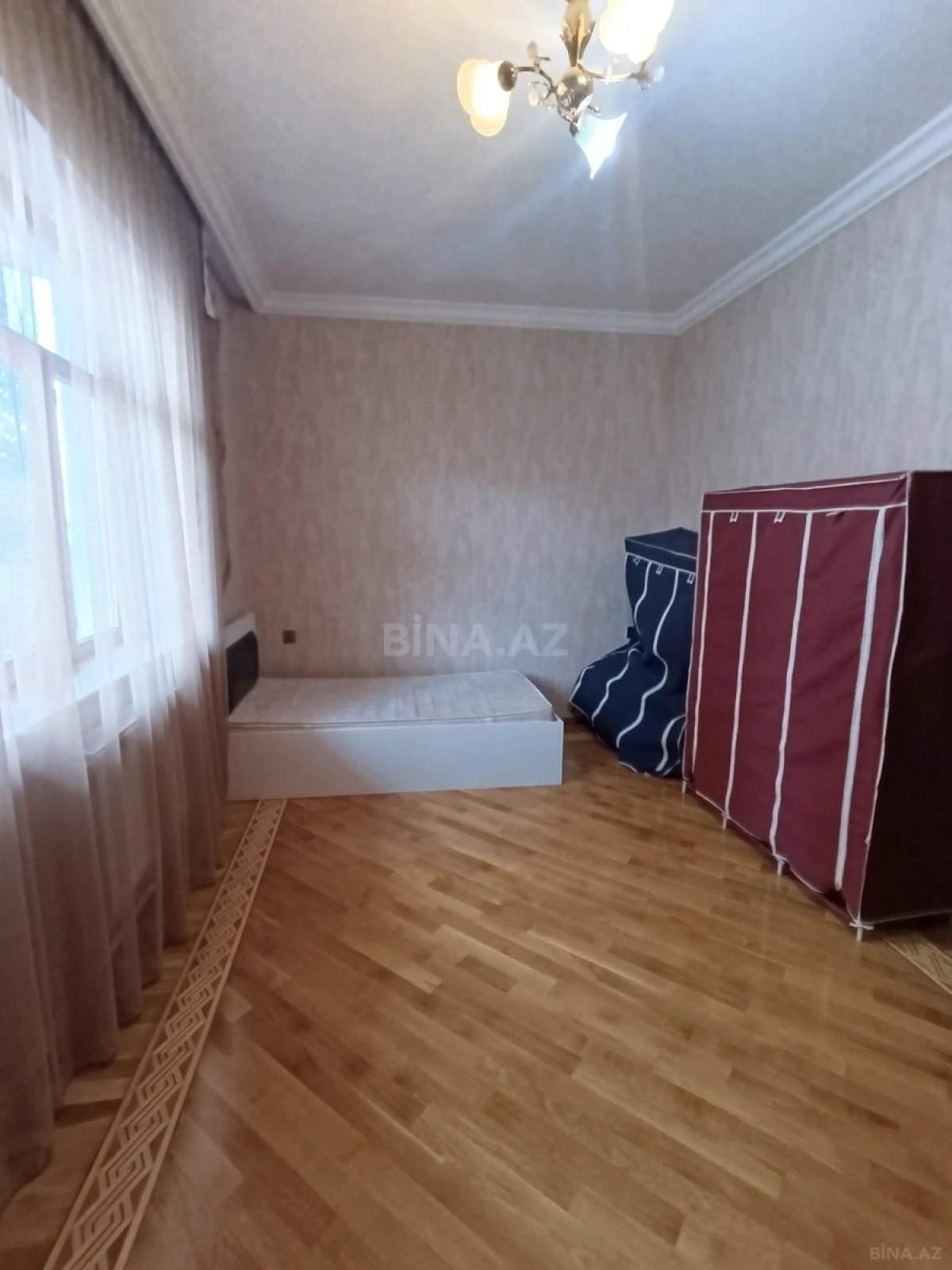 Kirayə verilir 3 otaqlı mənzil 130 m²