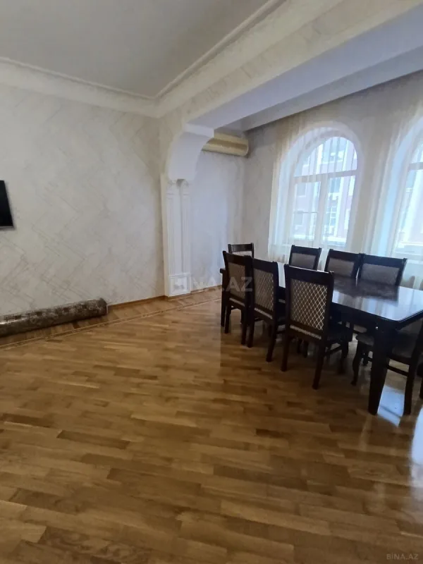 Kirayə verilir 3 otaqlı mənzil 130 m²