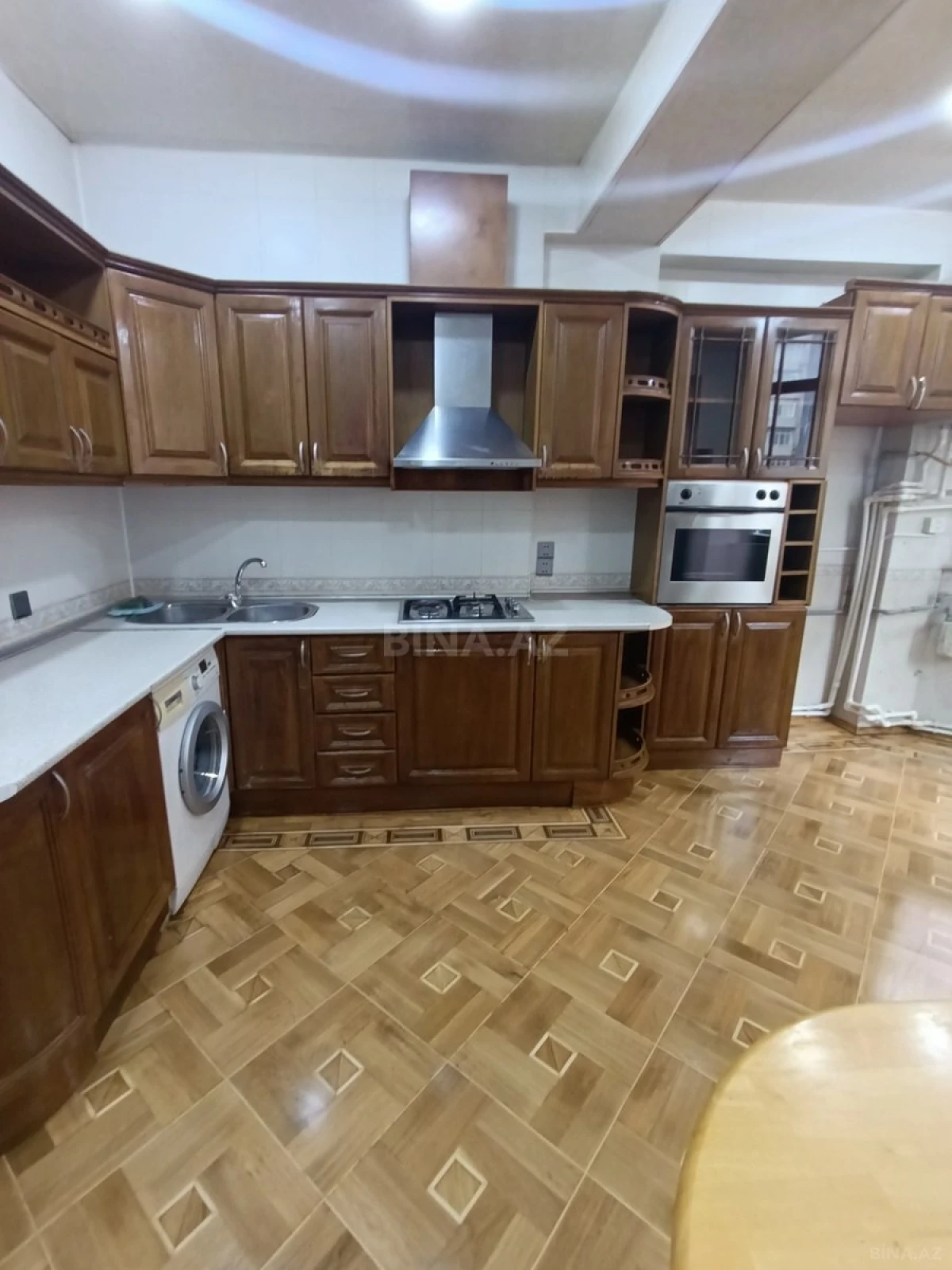 Kirayə verilir 3 otaqlı mənzil 130 m²