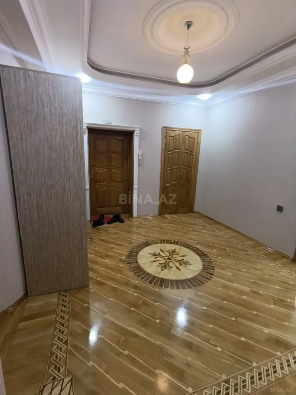 Kirayə verilir 3 otaqlı mənzil 130 m²