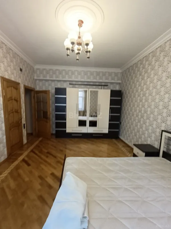 Kirayə verilir 3 otaqlı mənzil 130 m²