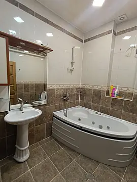 Kirayə verilir 3 otaqlı mənzil 130 m²