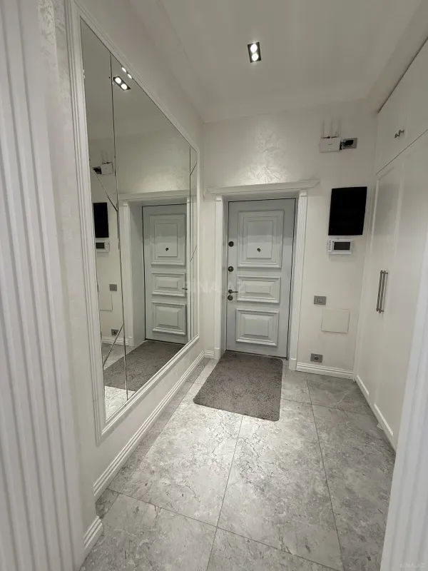 Satılır 3 otaqlı mənzil 135 m²