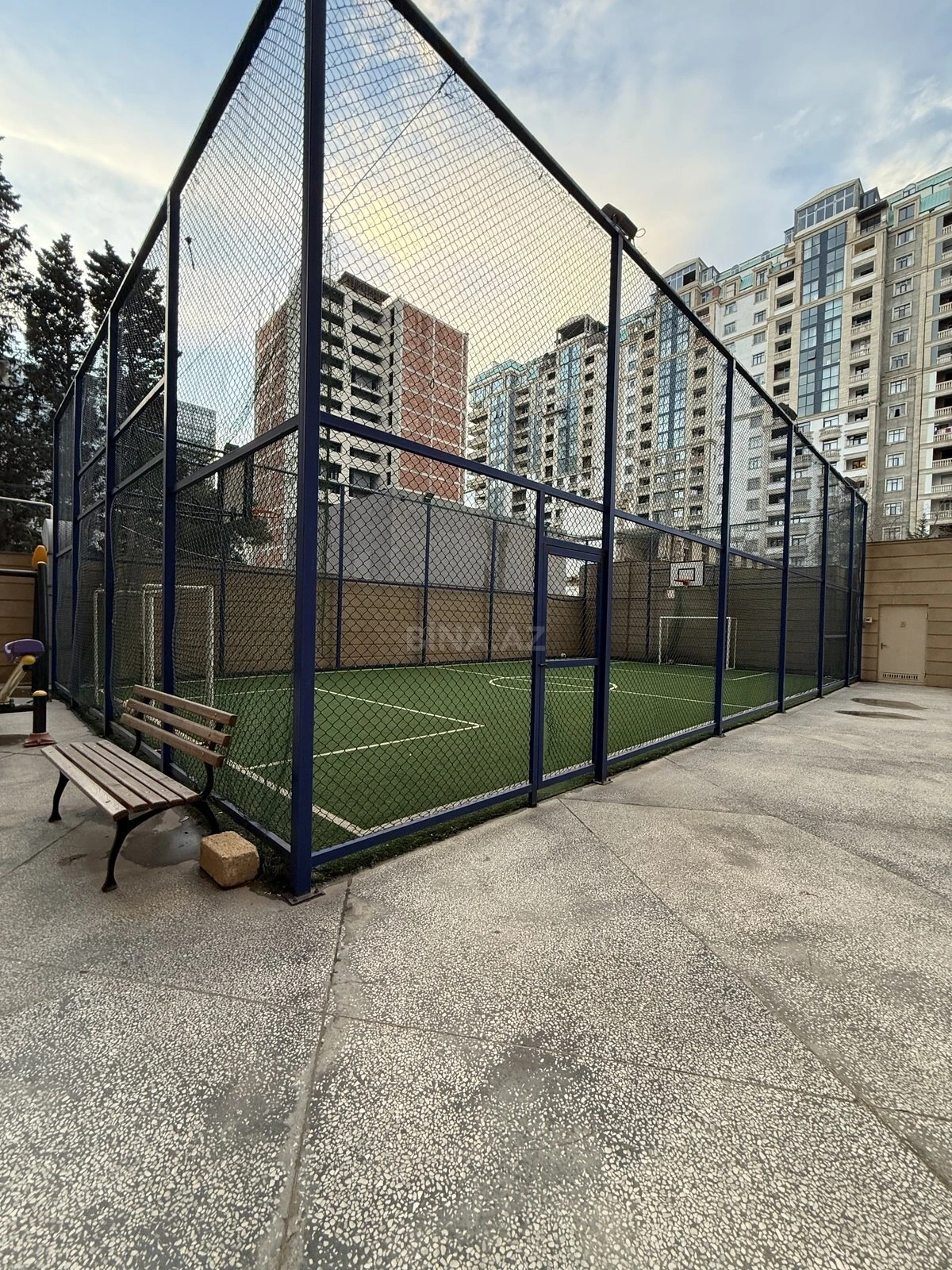 Satılır 3 otaqlı mənzil 135 m²