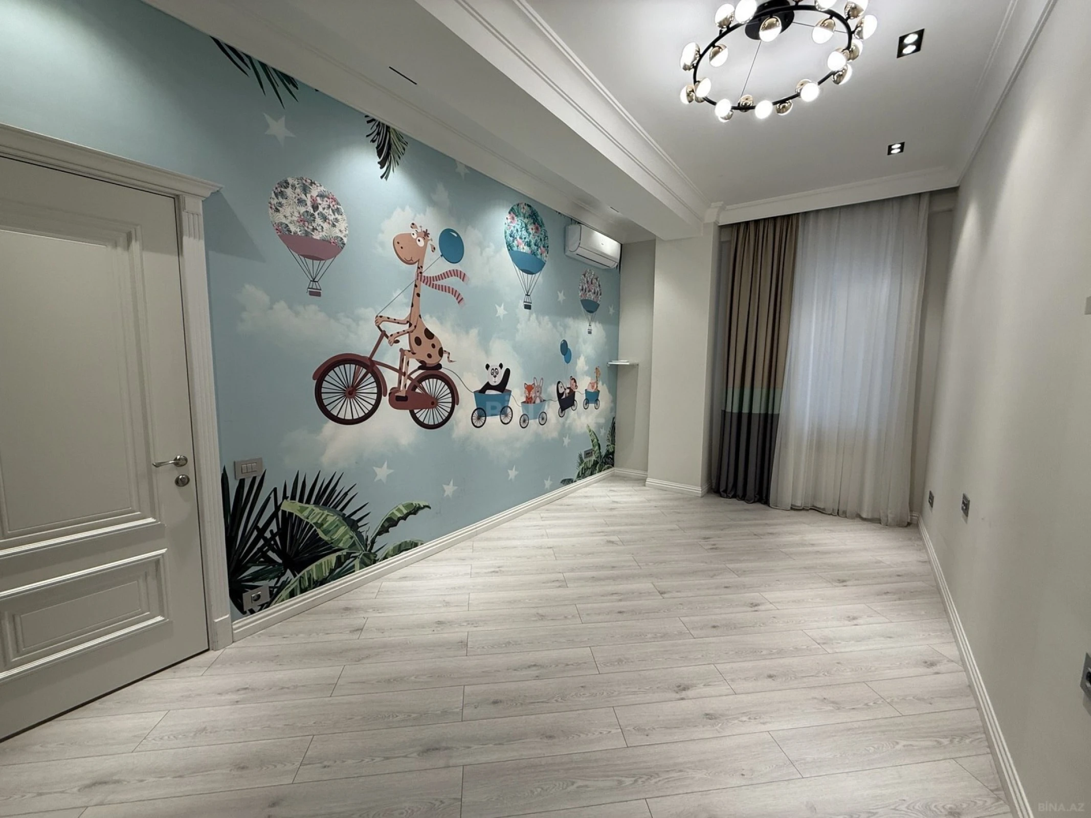 Satılır 3 otaqlı mənzil 135 m²