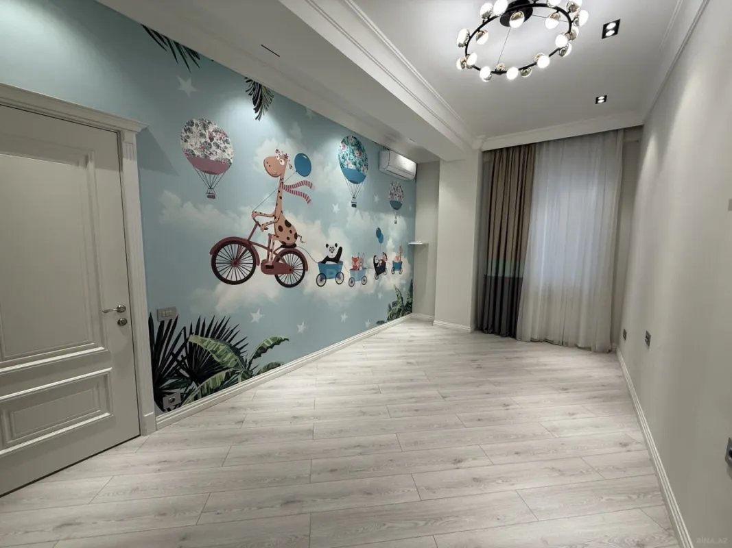 Satılır 3 otaqlı mənzil 135 m²