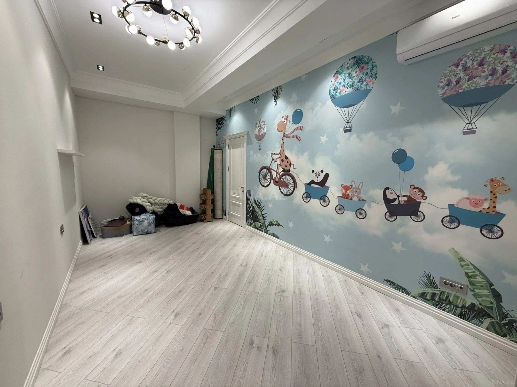 Satılır 3 otaqlı mənzil 135 m²