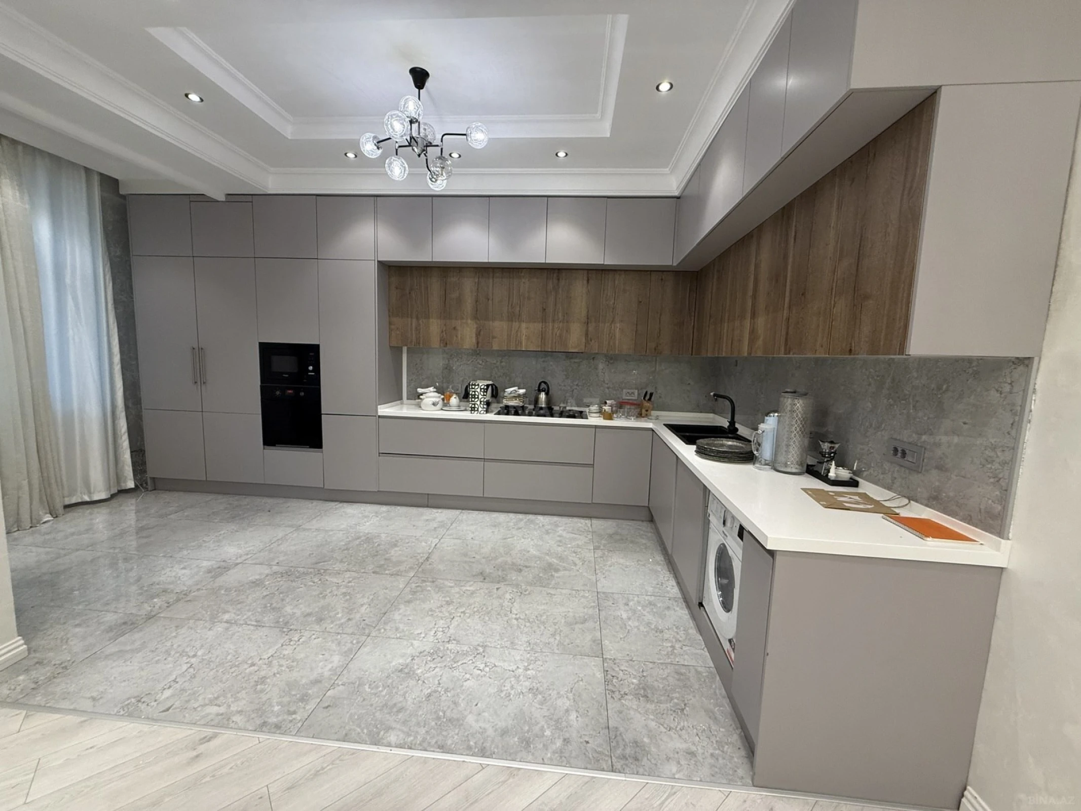 Satılır 3 otaqlı mənzil 135 m²