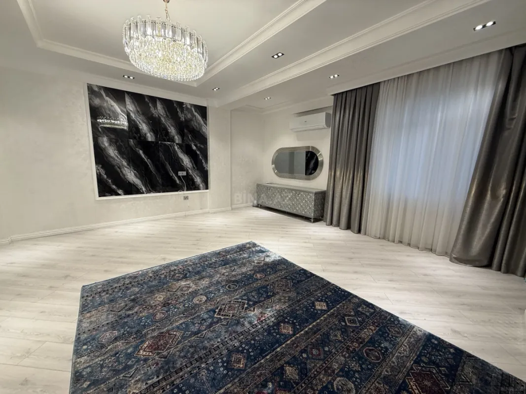 Satılır 3 otaqlı mənzil 135 m²