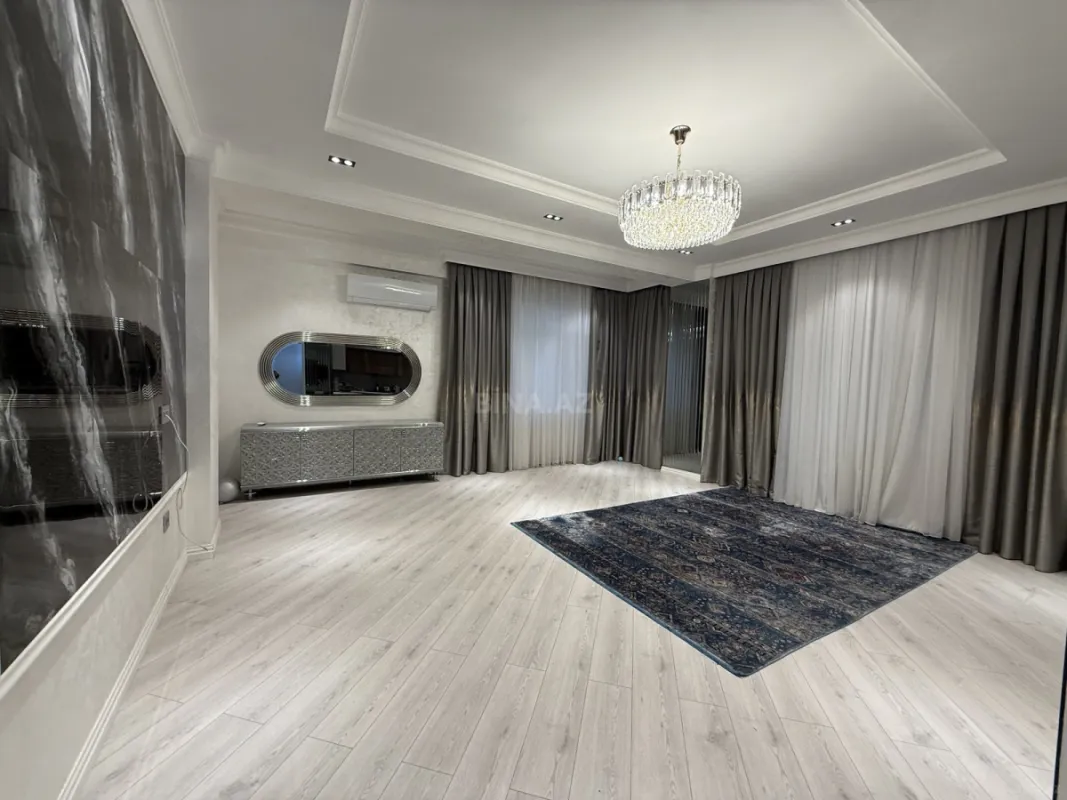 Satılır 3 otaqlı mənzil 135 m²