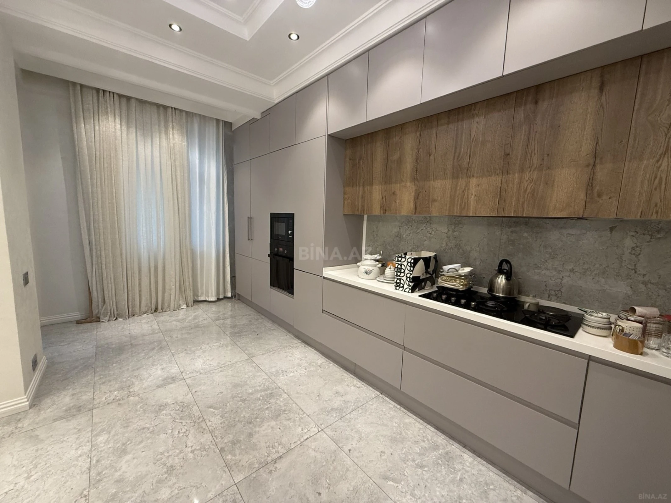 Satılır 3 otaqlı mənzil 135 m²