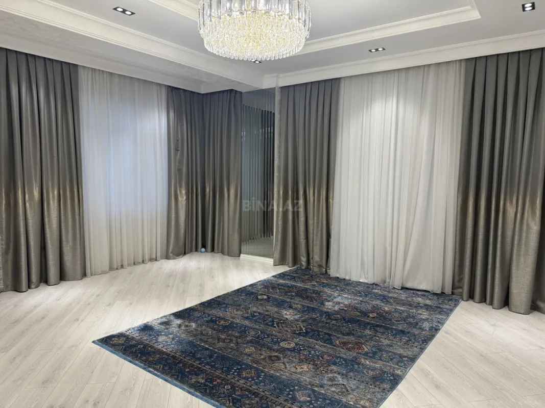 Satılır 3 otaqlı mənzil 135 m²
