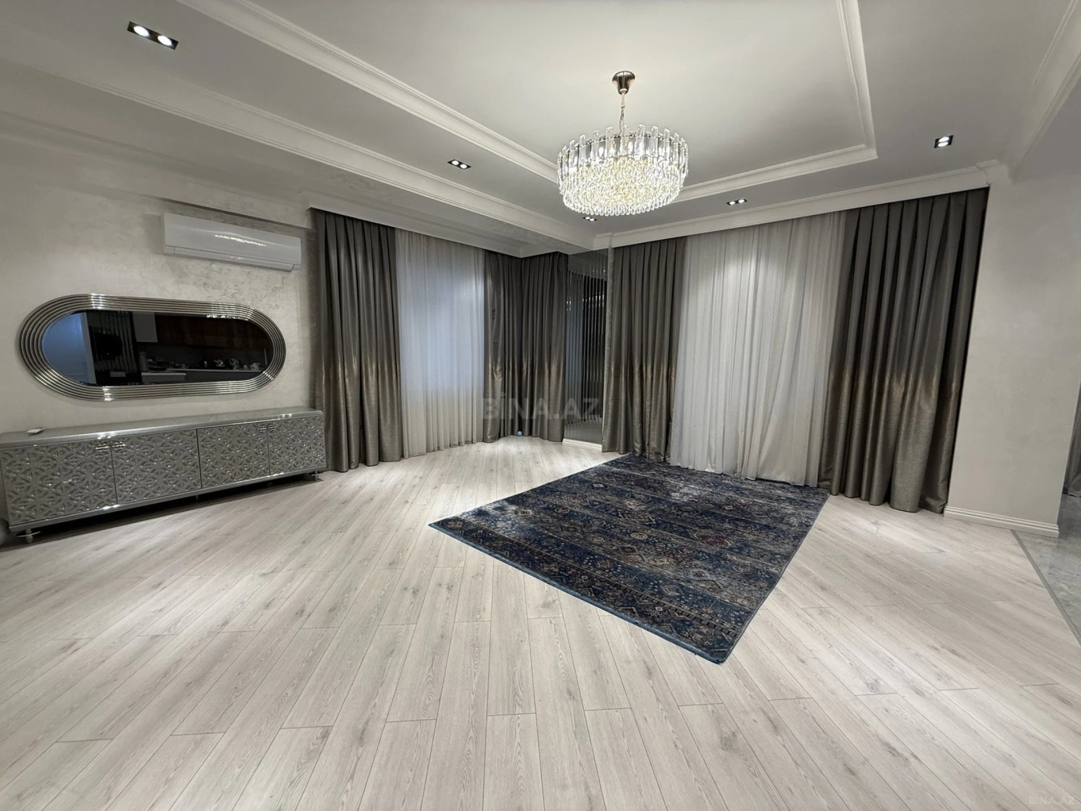 Satılır 3 otaqlı mənzil 135 m²