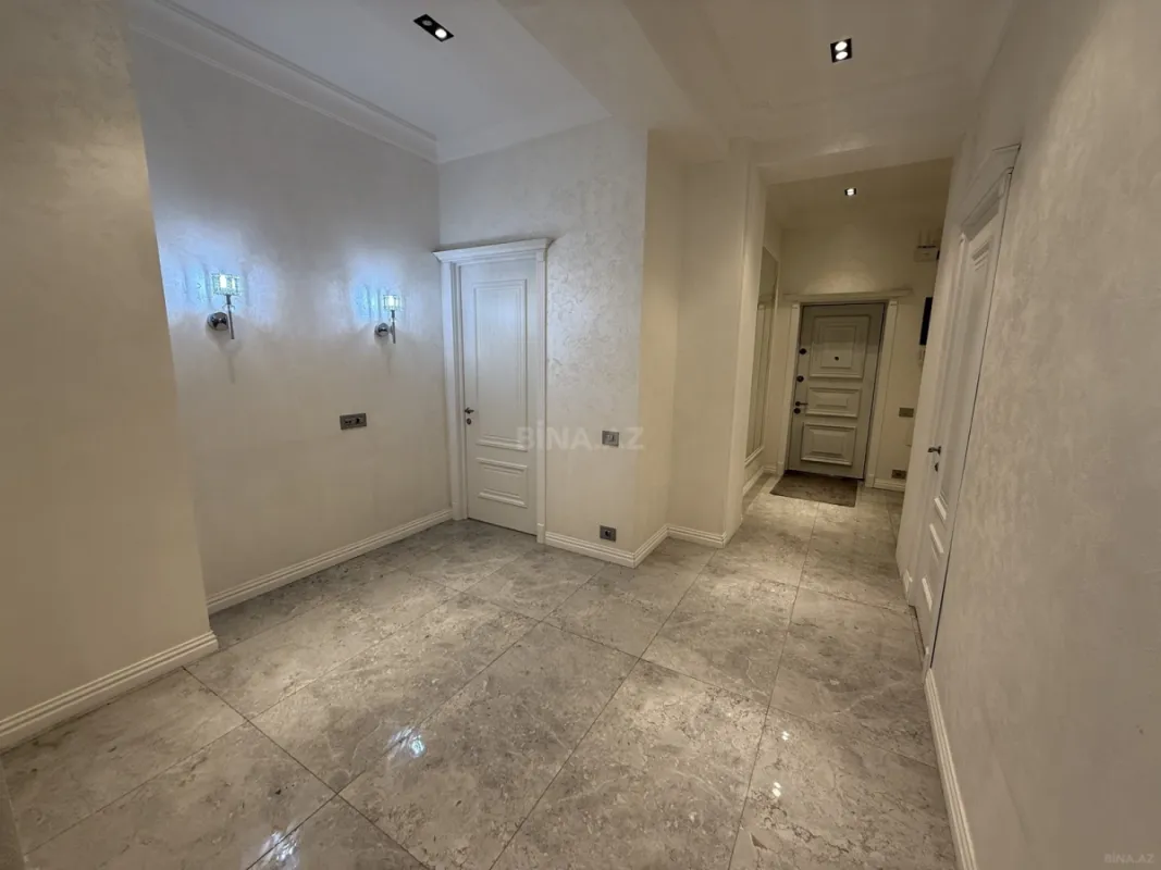 Satılır 3 otaqlı mənzil 135 m²