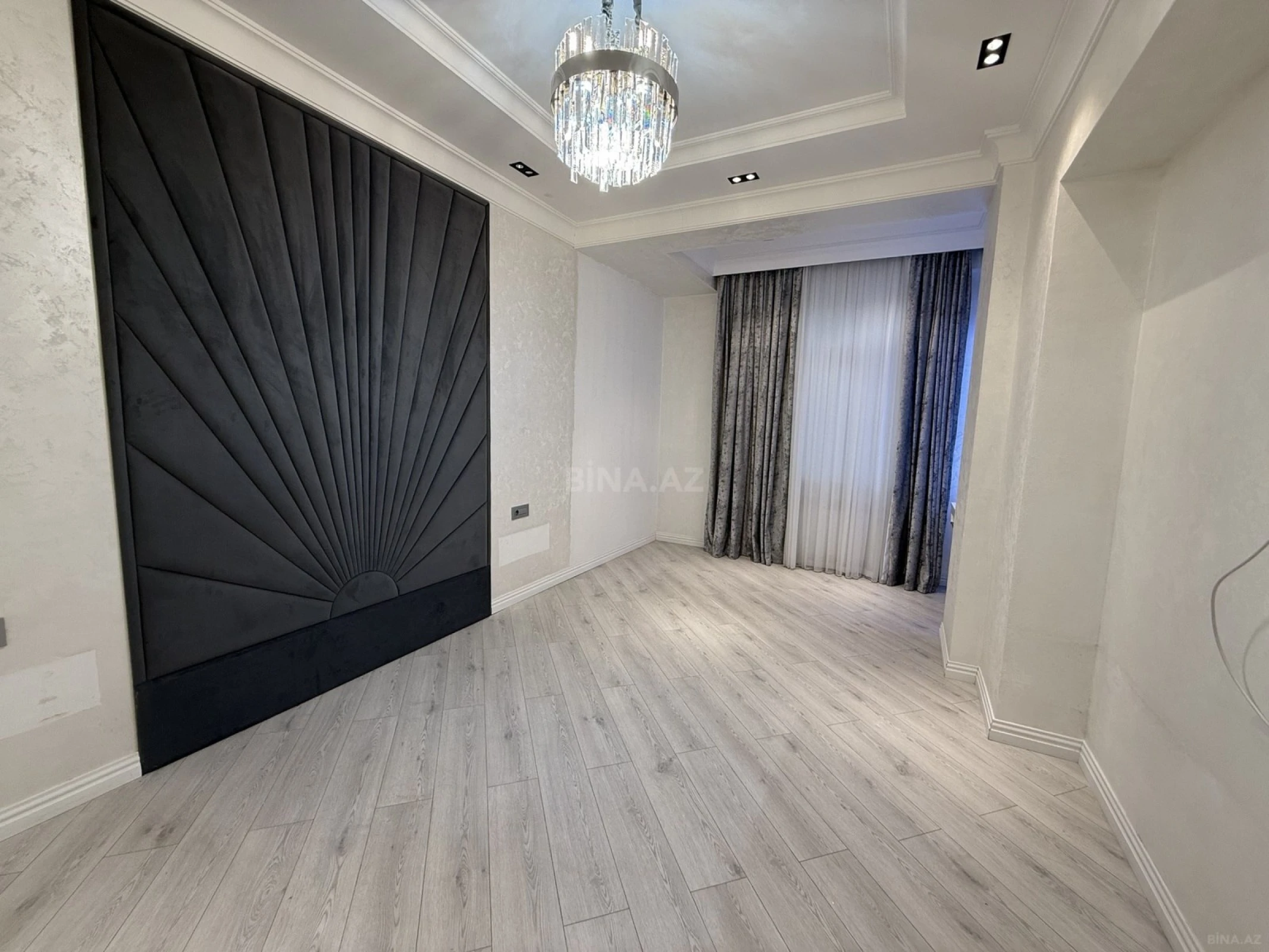 Satılır 3 otaqlı mənzil 135 m²