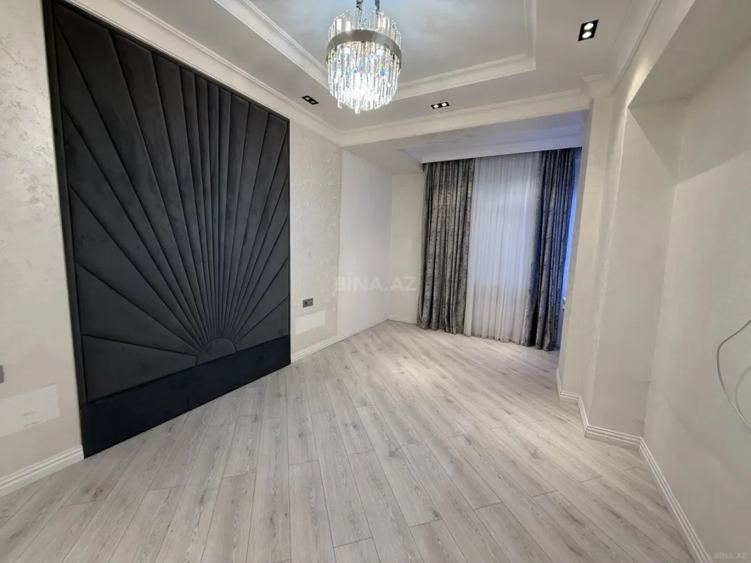 Satılır 3 otaqlı mənzil 135 m²