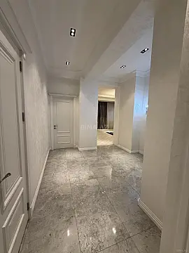 Satılır 3 otaqlı mənzil 135 m²