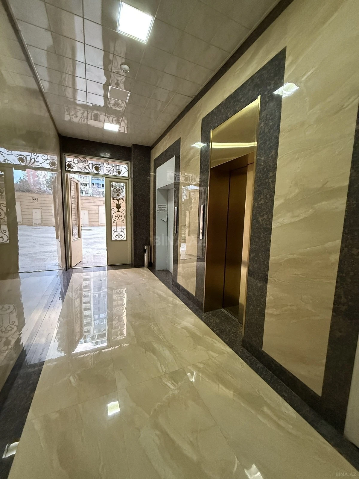 Satılır 3 otaqlı mənzil 135 m²