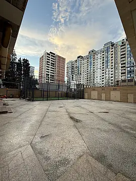 Satılır 3 otaqlı mənzil 135 m²