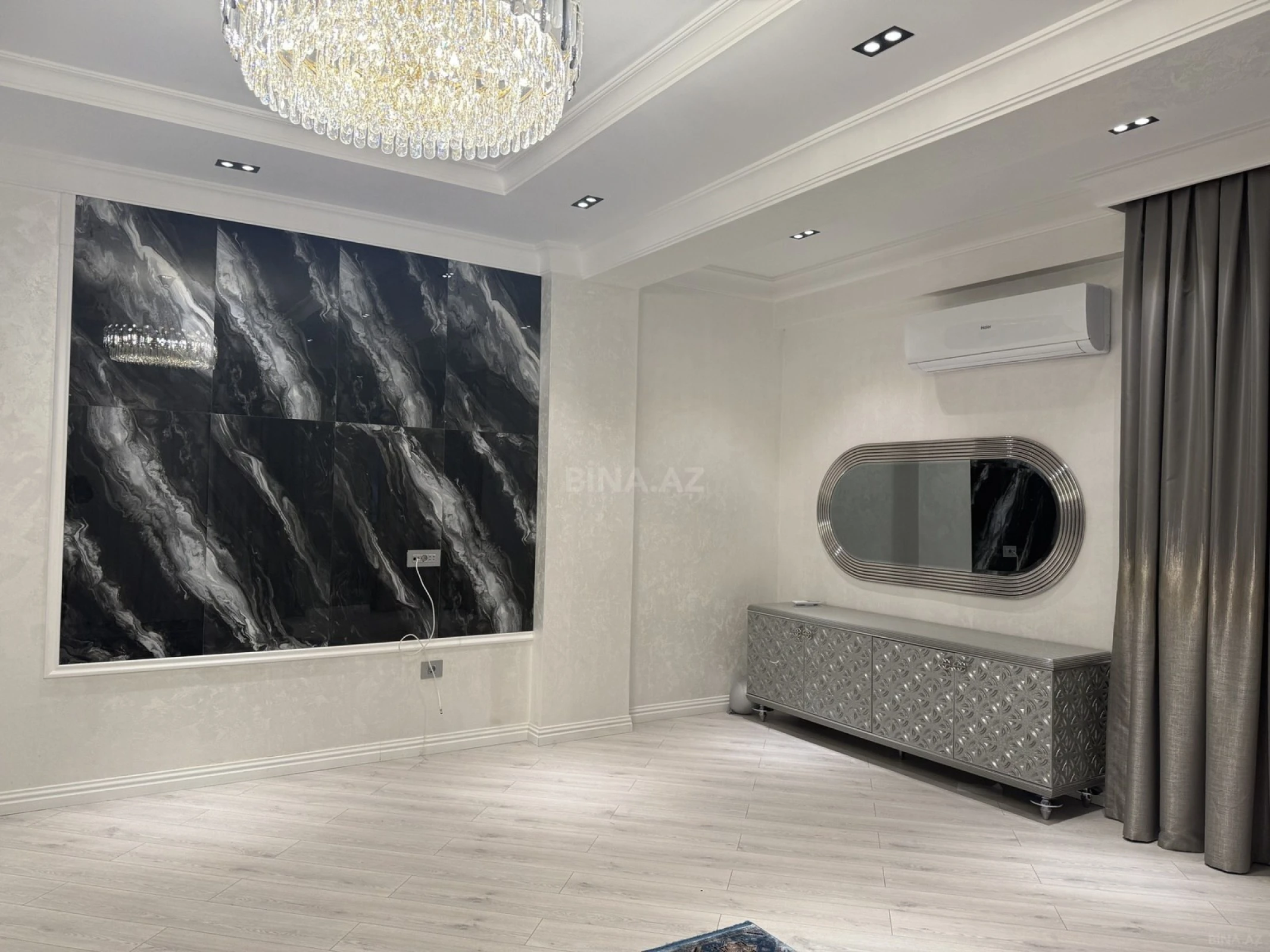 Satılır 3 otaqlı mənzil 135 m²
