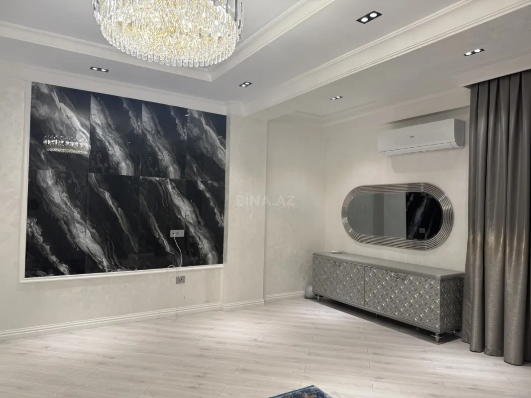 Satılır 3 otaqlı mənzil 135 m²