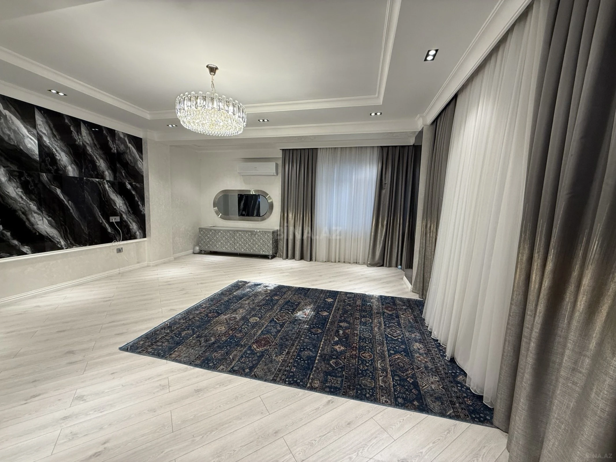 Satılır 3 otaqlı mənzil 135 m²