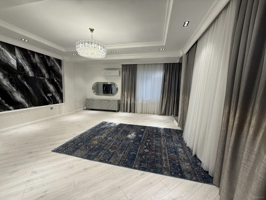 Satılır 3 otaqlı mənzil 135 m²