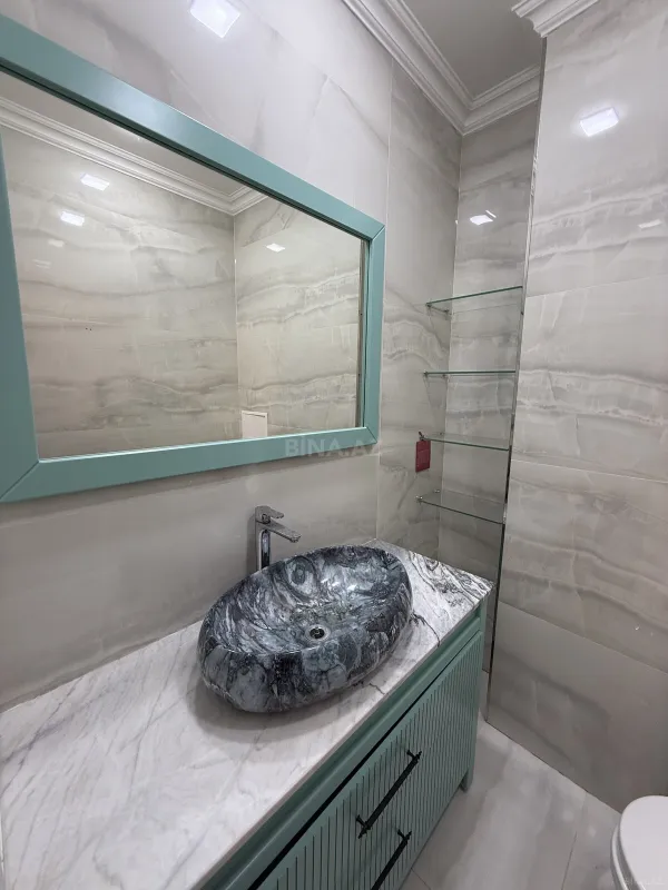 Satılır 3 otaqlı mənzil 135 m²