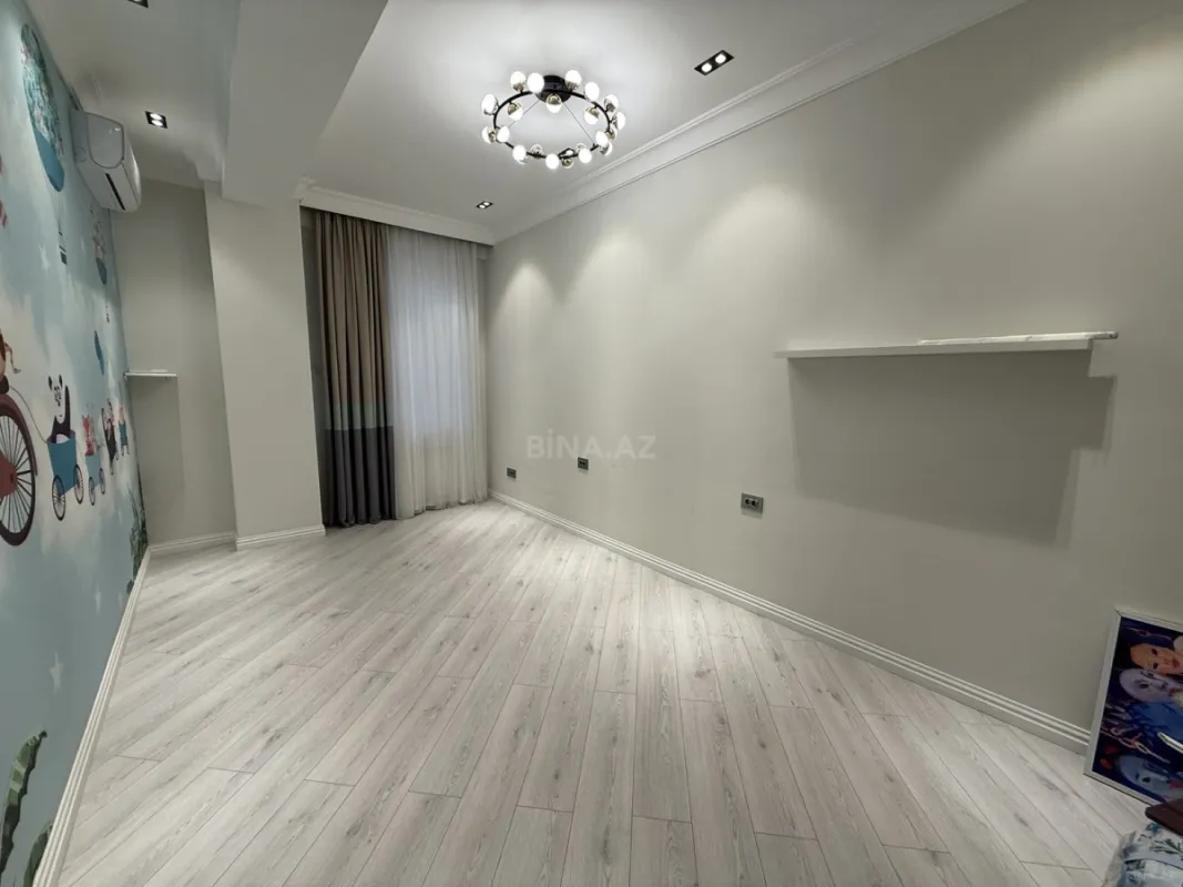 Satılır 3 otaqlı mənzil 135 m²