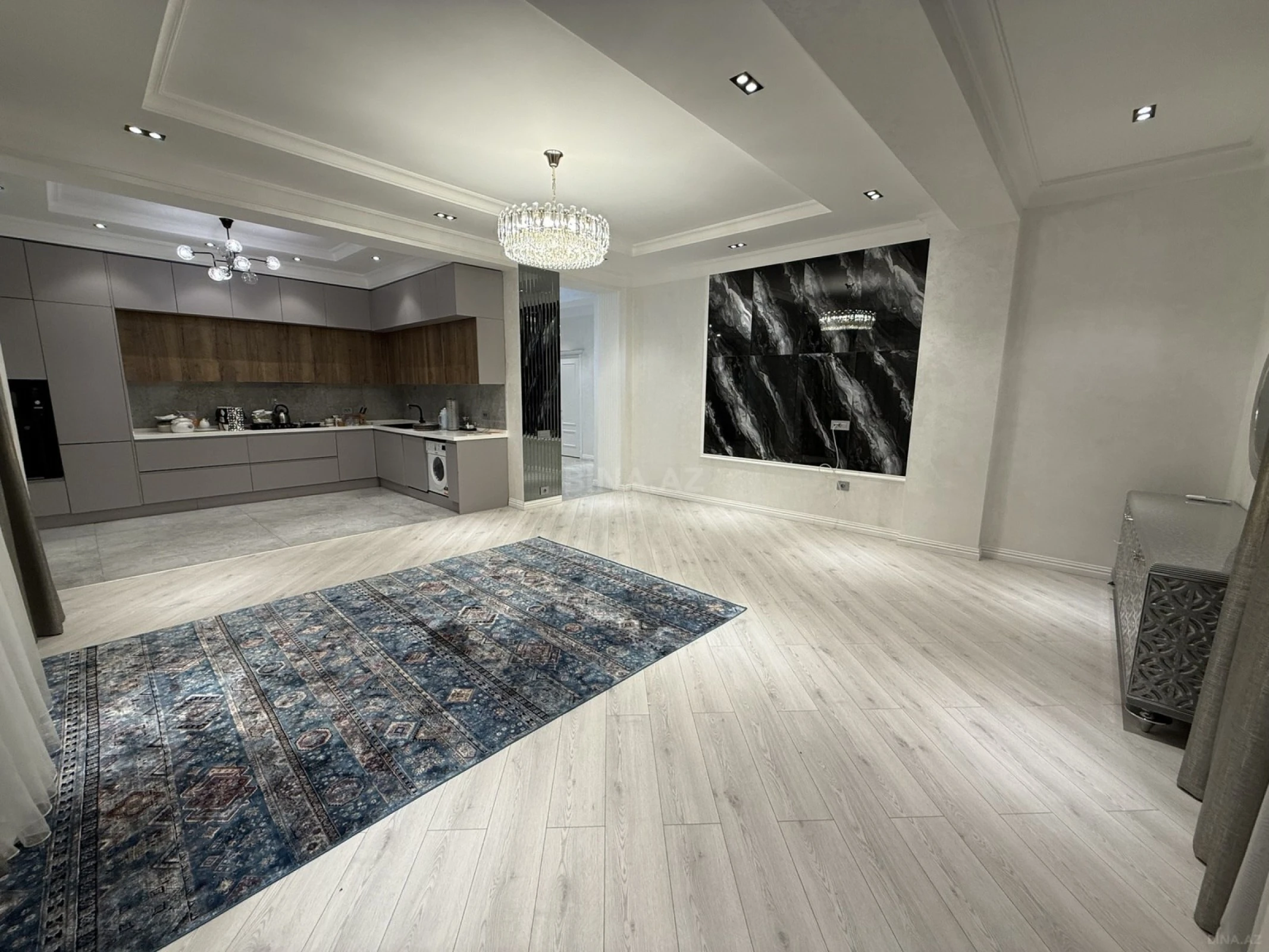 Satılır 3 otaqlı mənzil 135 m²