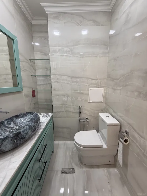 Satılır 3 otaqlı mənzil 135 m²