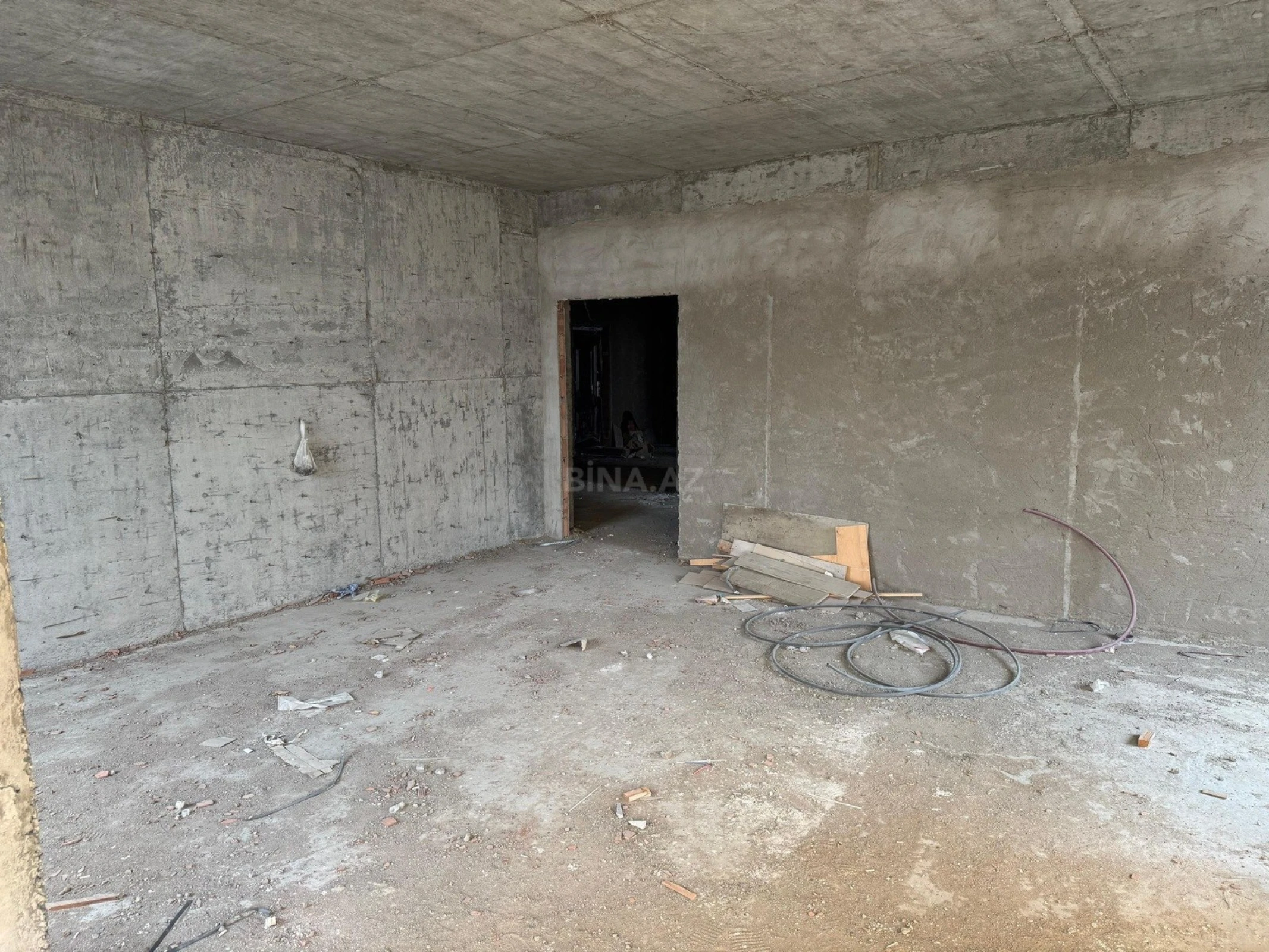 Satılır 3 otaqlı mənzil 177 m²