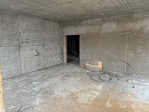 Satılır 3 otaqlı mənzil 177 m²