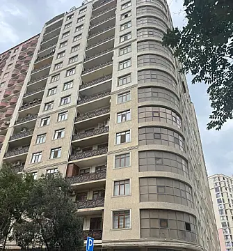 Satılır 3 otaqlı mənzil 177 m²