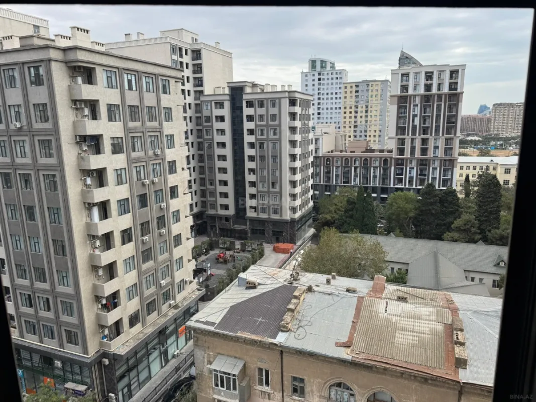 Satılır 3 otaqlı mənzil 177 m²