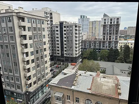 Satılır 3 otaqlı mənzil 177 m²