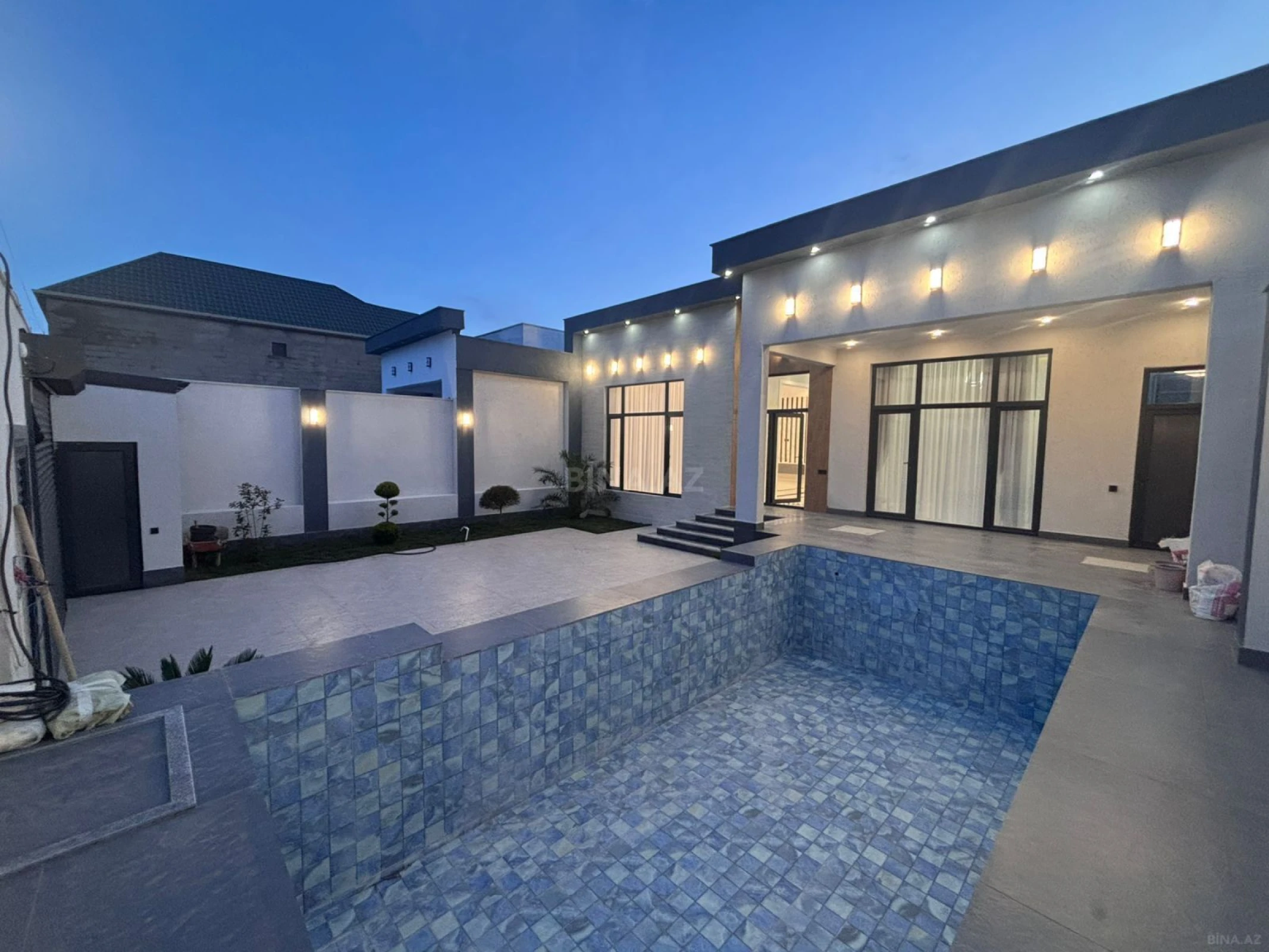 Satılır 4 otaqlı həyət evi 195 m²